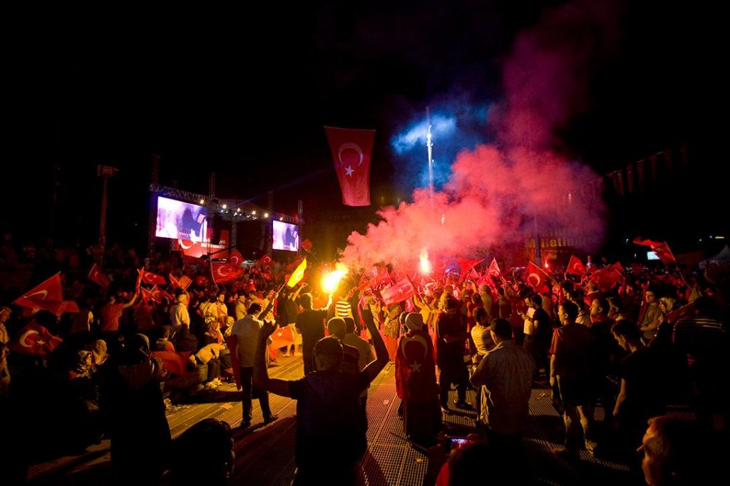 Pro-Erdogan rally in Istanbul, July 24, 2016.  Photo credit: Mike Norton / Flickr (CC BY 2.0)
